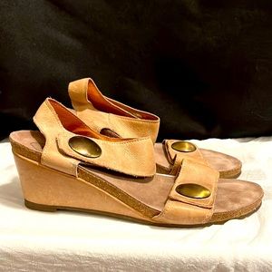 Taos Wedged Leather Sandal Size EU 40 US size 9